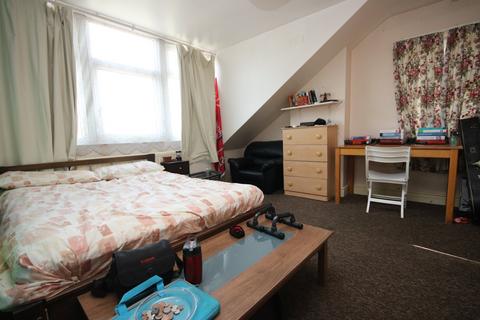 Studio to rent, Ravenstone Road, Turnpike Lane