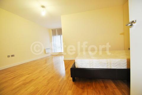 1 bedroom apartment to rent, Axminster Road, London N7
