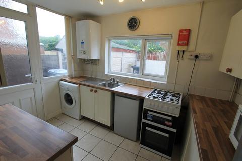 3 bedroom terraced house to rent, Stalbridge Road, Crewe