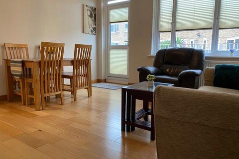 3 bedroom apartment to rent, Lucey Way, Bermondsey