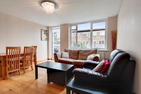 3 bedroom apartment to rent, Lucey Way, Bermondsey