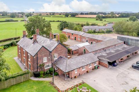 7 bedroom farm house for sale - Crumleigh Heath Farm, Cogshall Lane, Little Leigh, Cheshire, CW8 4RL