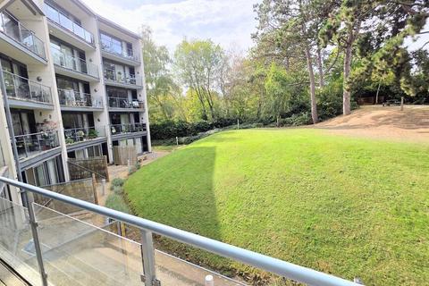 2 bedroom flat to rent, Flat 8, The Crescent, Gloucester Road