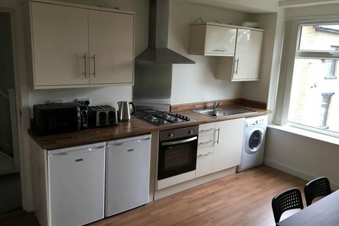 3 bedroom flat to rent, Primrose Hill , Great Horton , Bradford