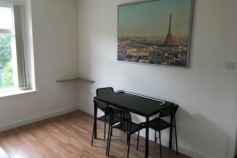 3 bedroom flat to rent, Primrose Hill , Great Horton , Bradford