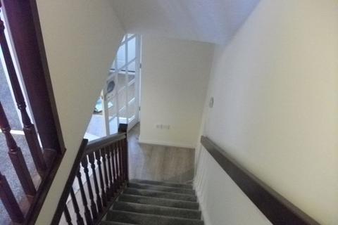 2 bedroom terraced house to rent, Two Bed House with Garage