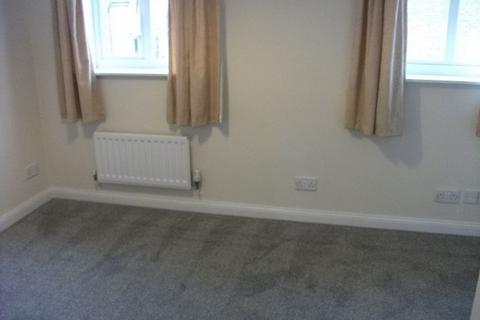 2 bedroom terraced house to rent, Two Bed House with Garage