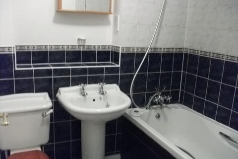 2 bedroom terraced house to rent, Two Bed House with Garage