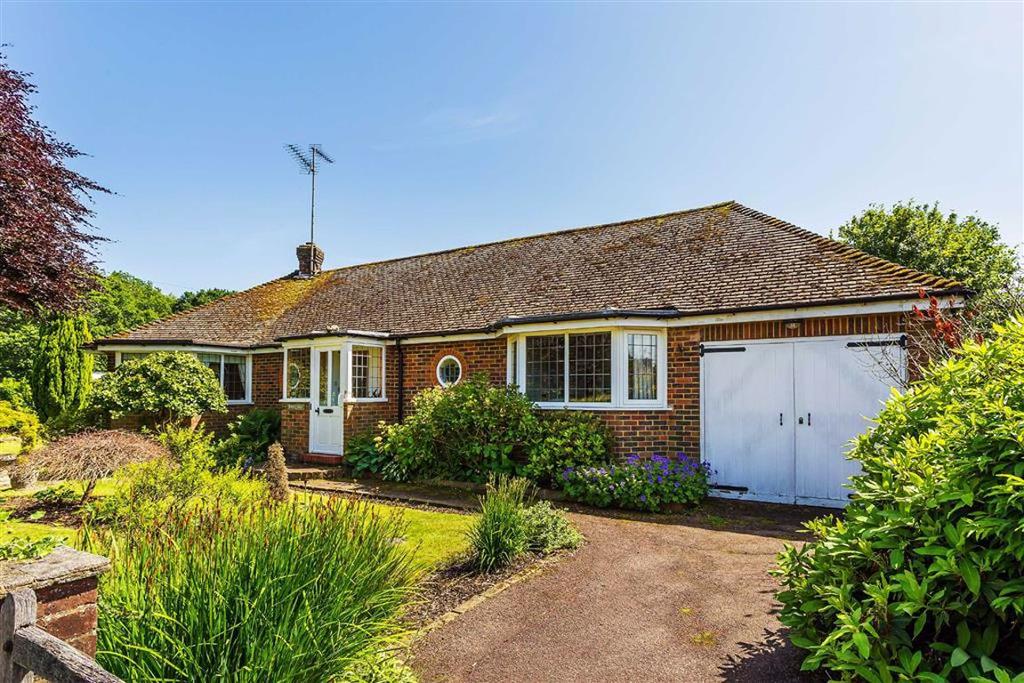 Stoneleigh Road, Limpsfield Chart, Surrey 2 bed bungalow £565,000