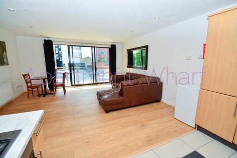 1 bedroom in a flat share to rent - Ocean Wharf  Westferry Road    (Canary Wharf), London, E14
