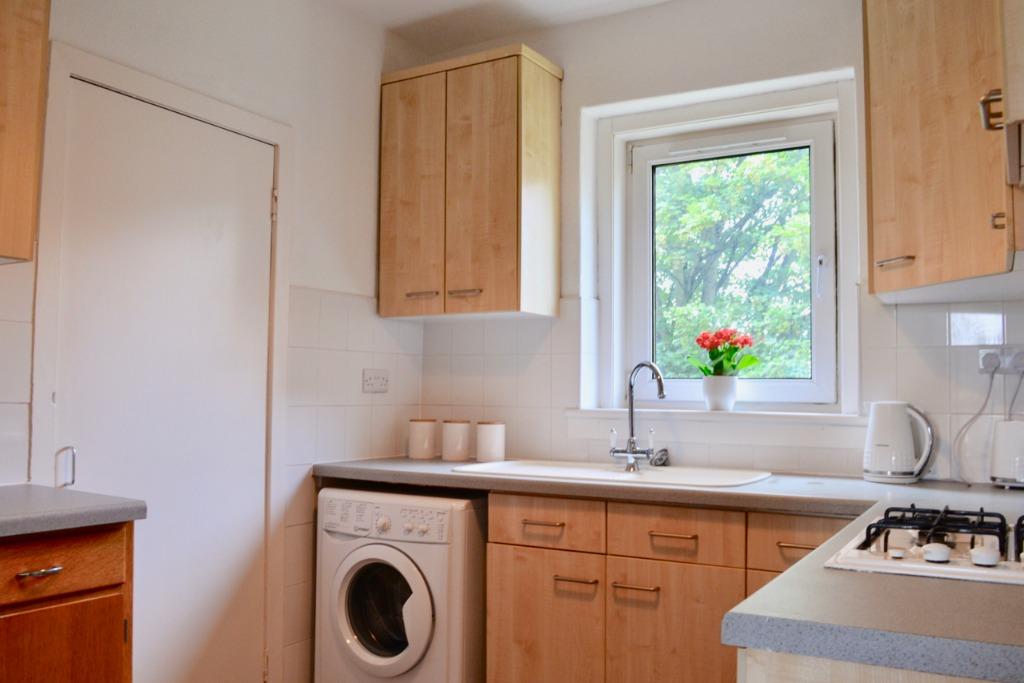 Boswall Avenue, Trinity, Edinburgh, EH5 2 bed flat £850 pcm (£196 pw)