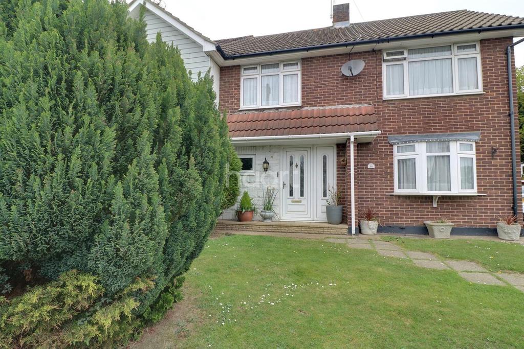 Sandown Road, Benfleet. 3 bed semidetached house £375,000