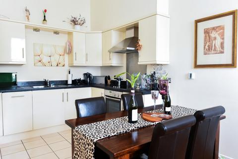 2 bedroom ground floor flat to rent, Flat 4, Grosvenor House, 13-19 Evesham Road
