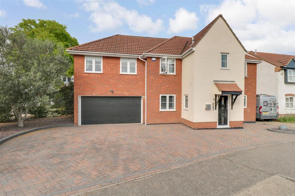 Green Lane, LeighOnSea 4 bed detached house £500,000