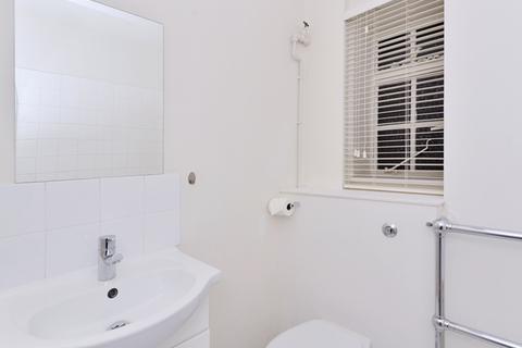 2 bedroom flat to rent, Fulham Road, London, SW3