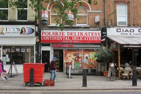 Studio to rent, Kilburn High Road, London, NW6