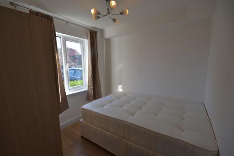 3 bedroom flat to rent, Sterling Gardens , London , SE14