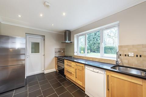 4 bedroom detached house to rent - Butlers Court Road, Beaconsfield, HP9