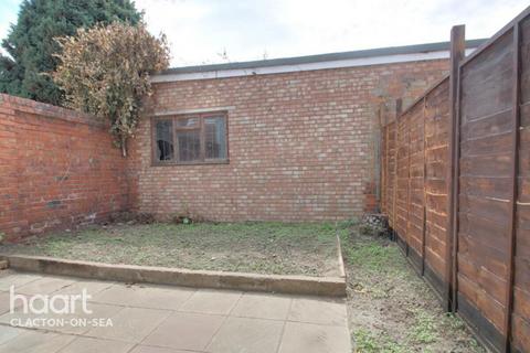 1 bedroom flat to rent, Page Road, Clacton-on-Sea