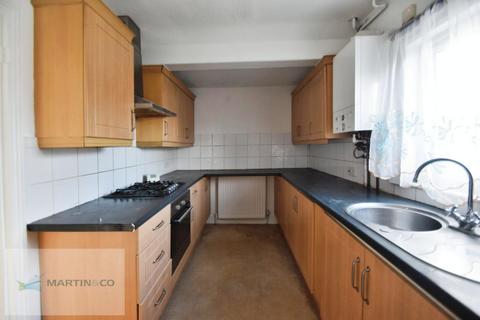 3 bedroom flat to rent, Terrace Road, Walton On Thames