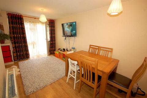 2 bedroom ground floor maisonette to rent, Redhall Close, Hatfield