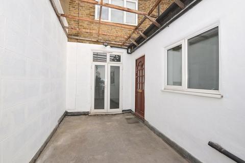 undefined, Uxbridge Road, Hatch End