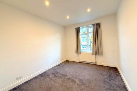 2 bedroom apartment to rent, Uxbridge Road, Hatch End
