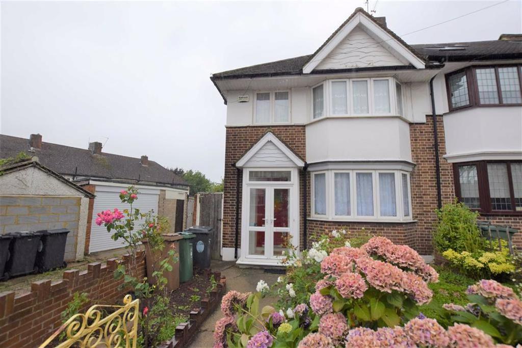 Heriot Avenue, Chingford, London 3 bed semidetached house £1,500 pcm (£346 pw)