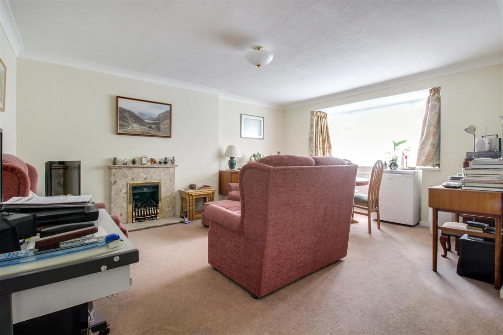 Gerrards Close, London 2 Bed Maisonette - £360,000