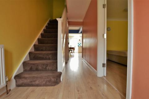 3 bedroom house to rent - 14 Mayville Avenue