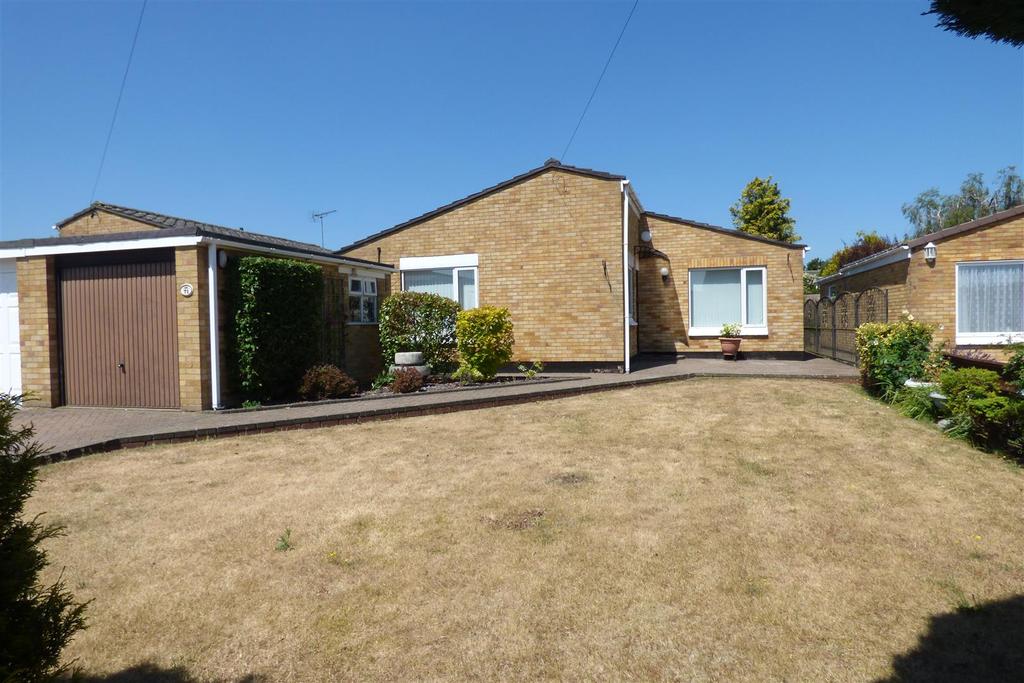 Redgate, Thetford 3 bed detached bungalow £875 pcm (£202 pw)