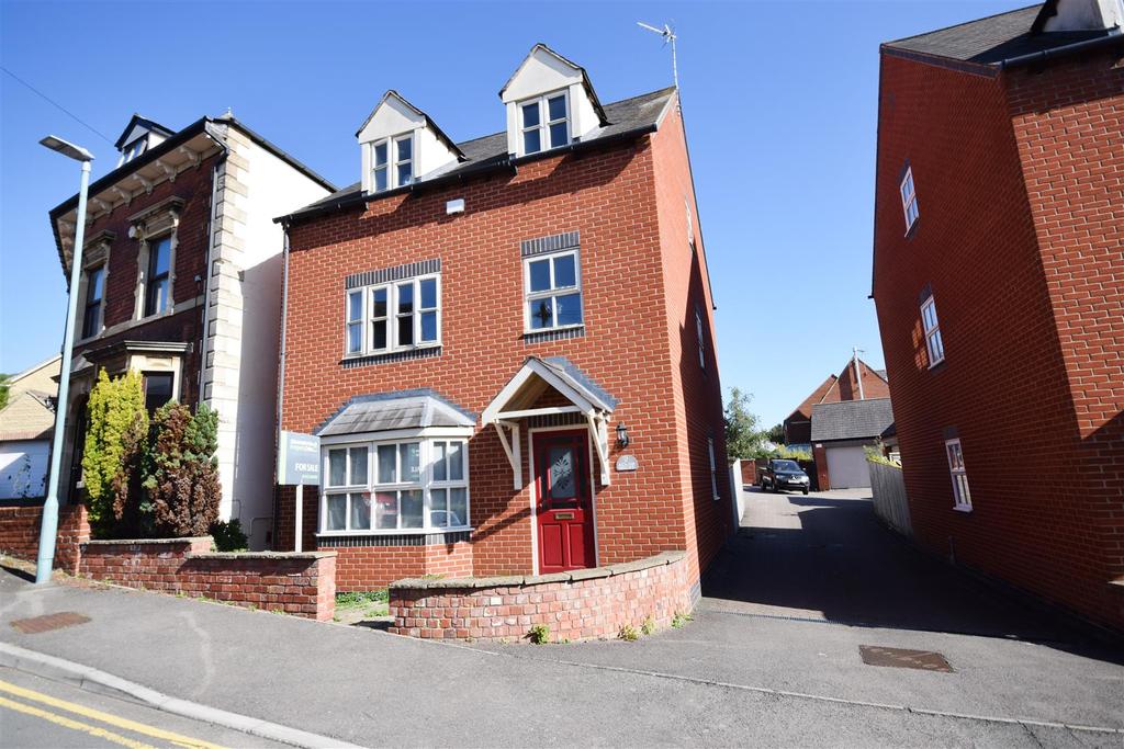 Burdett Road, Stonehouse 4 bed detached house £375,000