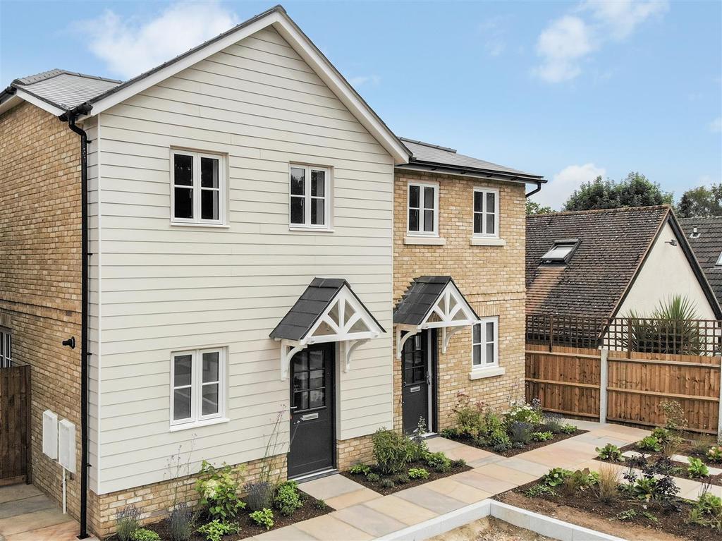 High Road, Stapleford, Hertford 3 bed semidetached house £499,995