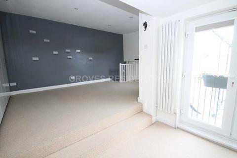 4 bedroom semi-detached house for sale - Lime Grove, New Malden
