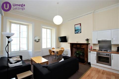 4 bedroom flat to rent, South College Street, Old Town, Edinburgh, EH8