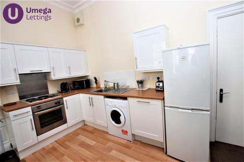 4 bedroom flat to rent, South College Street, Old Town, Edinburgh, EH8