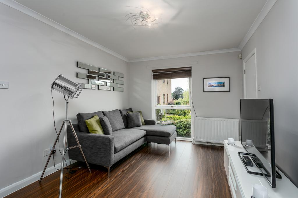 51 Carleton Gate, Giffnock, G46 6NU 2 bed end of terrace house £159,000