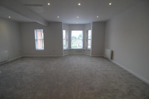 3 bedroom apartment to rent, Ferndale Court, 6 West End Road, Reading, RG7