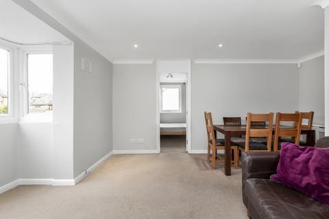 3 bedroom flat to rent, Hull Close, Surrey Quays, SE16