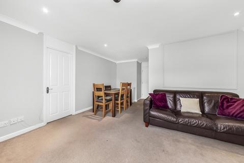 3 bedroom flat to rent, Hull Close, Surrey Quays, SE16
