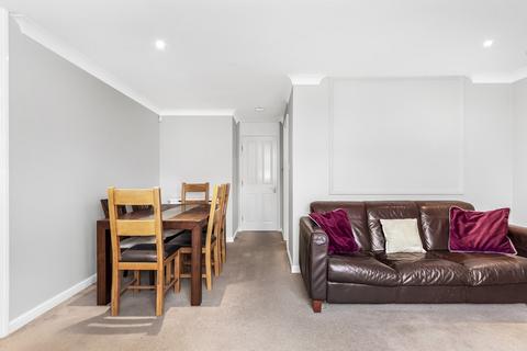 3 bedroom flat to rent, Hull Close, Surrey Quays, SE16