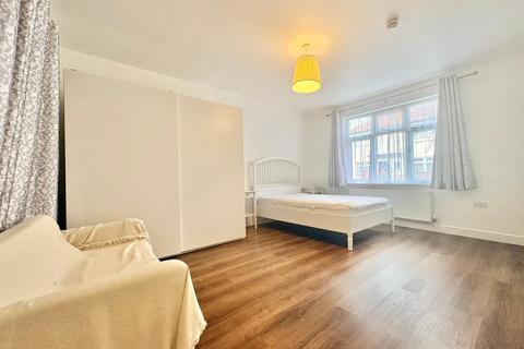 undefined, Jersey Road, Hounslow, TW3