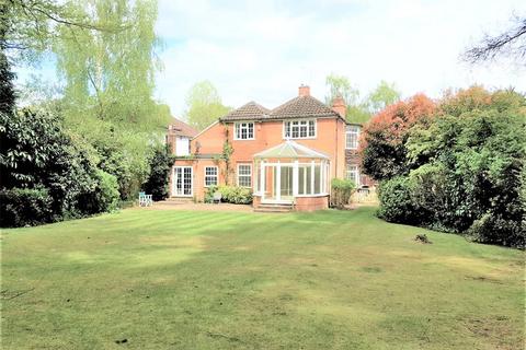 4 bedroom detached house to rent, Woodlands Close, Ascot, Berkshire, SL5