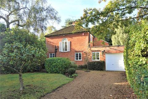 4 bedroom detached house to rent, Woodlands Close, Ascot, Berkshire, SL5