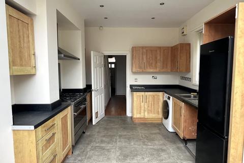 4 bedroom terraced house to rent, Grosvenor Road, Whalley Range