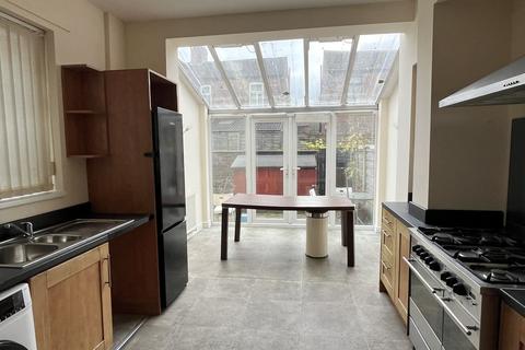 4 bedroom terraced house to rent, Grosvenor Road, Whalley Range