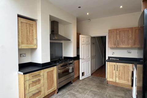 4 bedroom terraced house to rent, Grosvenor Road, Whalley Range