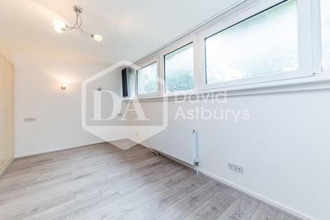 3 bedroom apartment to rent, Palmers Road, Arnos Grove, London