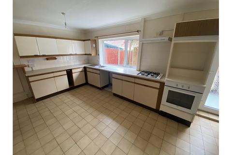 3 bedroom end of terrace house to rent, Kingsley Avenue, Eastham, CH62 9BS