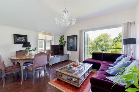 2 bedroom apartment to rent, Weyview Gardens, Godalming GU7